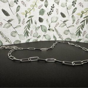 Elegant Silver Charm/Paperclip link style Necklace - NEW